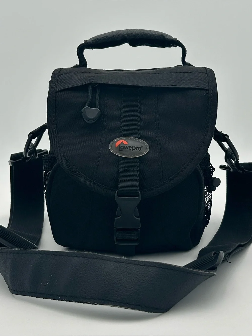 Canon EOS M50 Mirrorless Camera with Carrying Bag